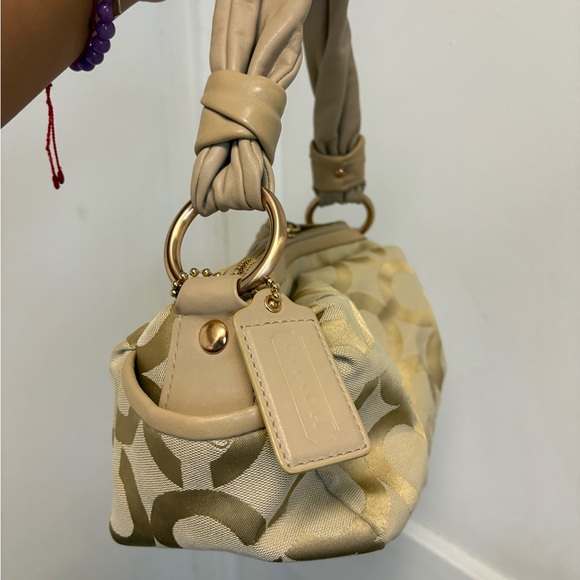 Coach 2008 Beige and Gold Shoulder Bag EUC rose gold hardware - Picture 7 of 14